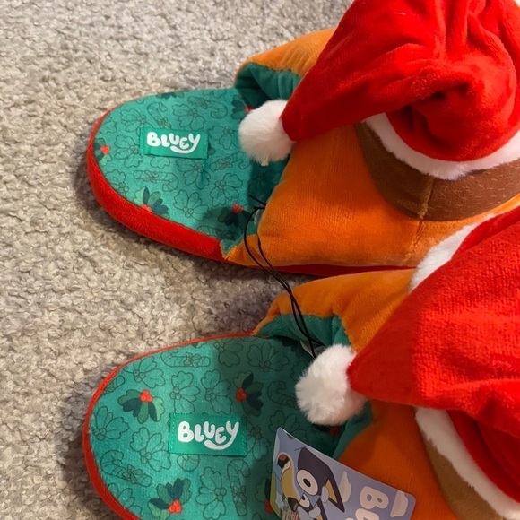 Bingo Bluey Plush Slippers NEW Dog Christmas Santa Hat Adult 7/8 - Picture 3 of 5